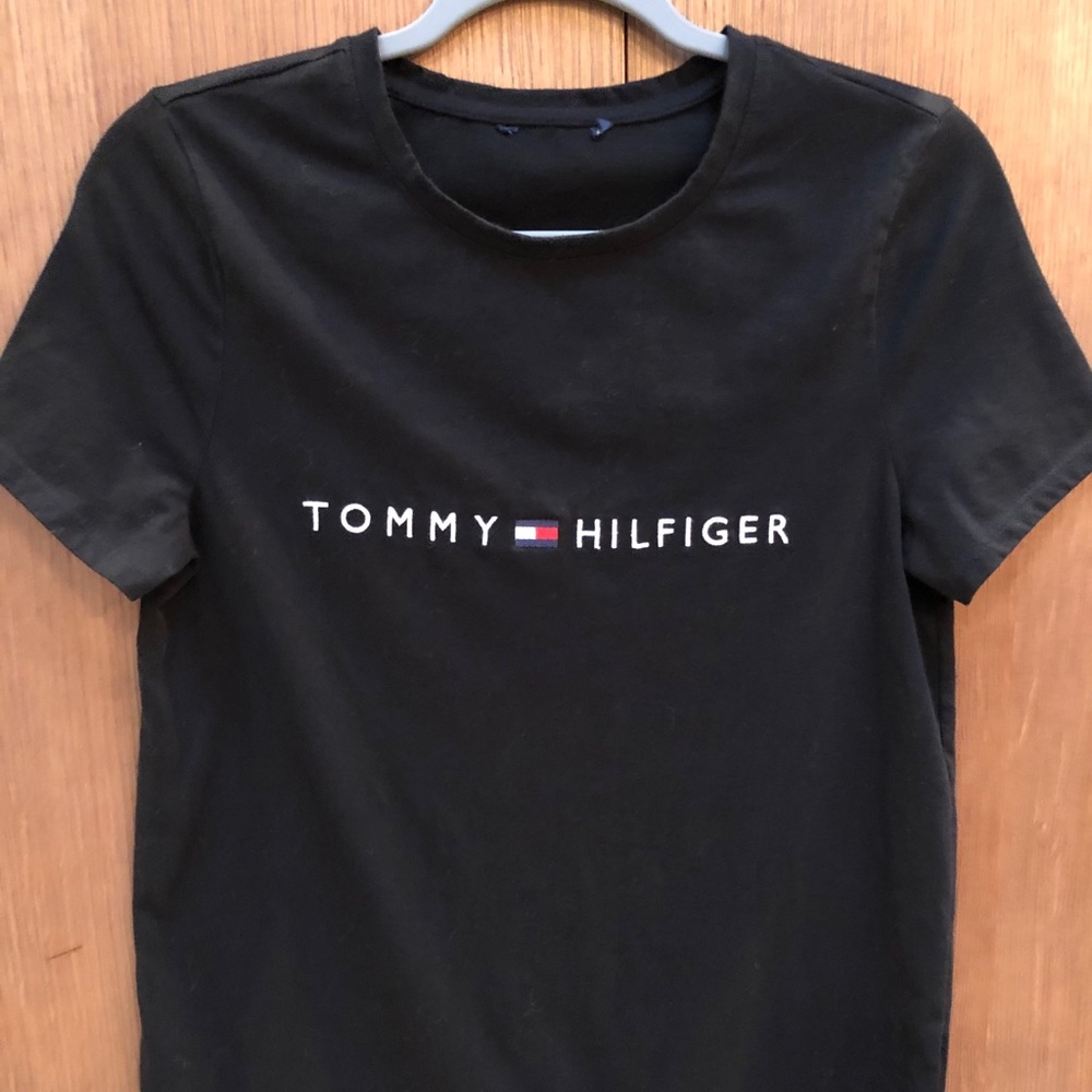 Tommy Hilfiger short sleeve tshirt. Size Small